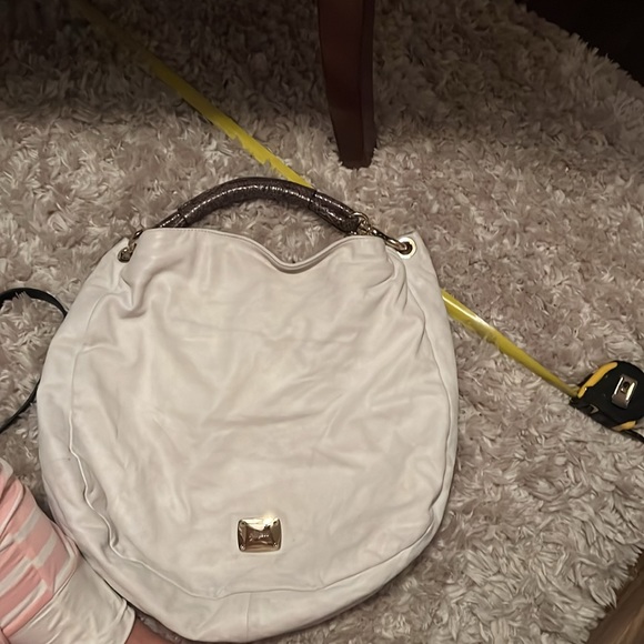 Jimmy Choo Bag very well kept and clean white shoulder bag lots of room - Picture 3 of 13
